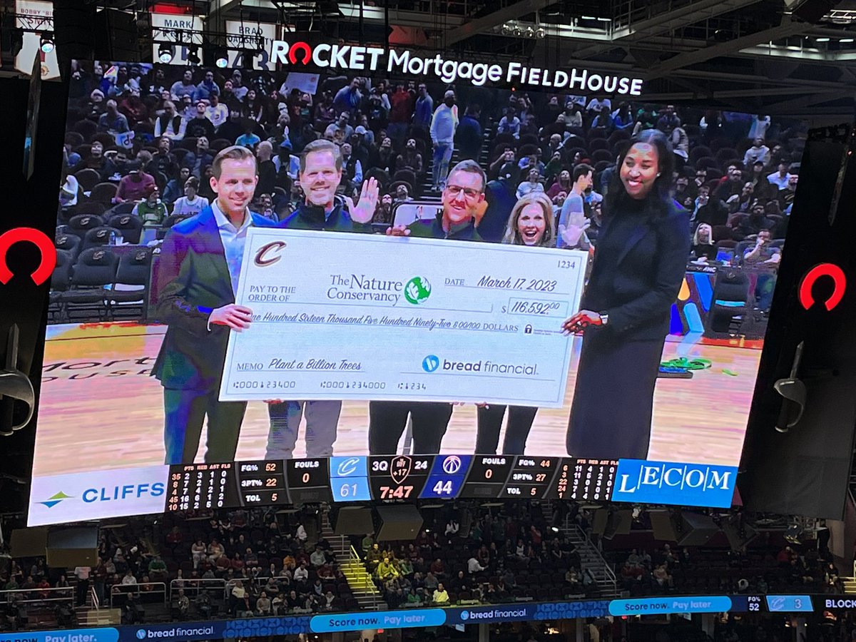 michaelareuter's tweet photo. Delighted to be at the Cleveland Cavs game tonight accepting a $116,592 check from @BreadFinancial. This donation will help TNC plant more than 50,000 trees in support of TNC’s Plant a Billion Trees program. https://t.co/yn95IFrrSG https://t.co/fRzWJZbMtQ
