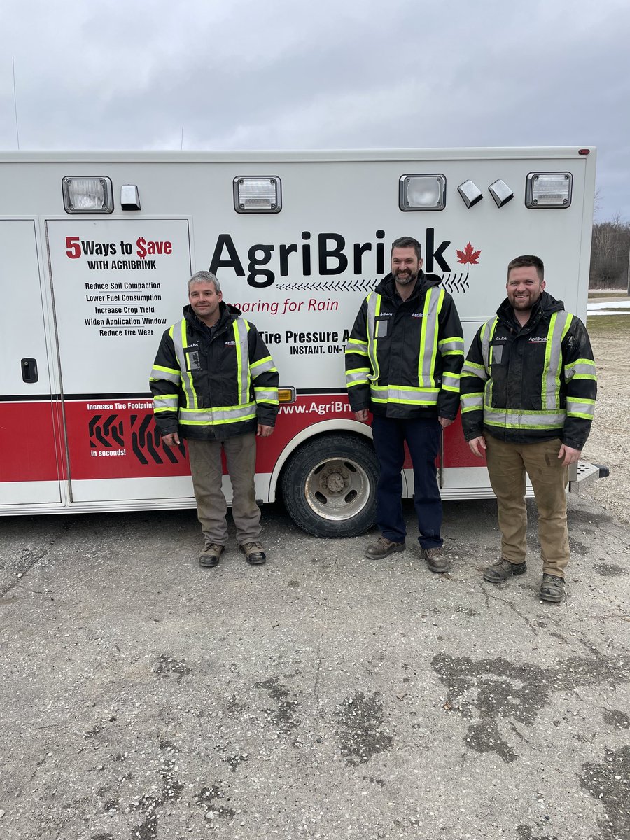 AgriBrink's tweet photo. Our Ontario team did a great job getting these brand new @Fendt_NA tractors for Albrect's Custom Services all set up with our #tirepressureadjustment system and ready to get to work! #reducecompaction https://t.co/uQYcZjliWM