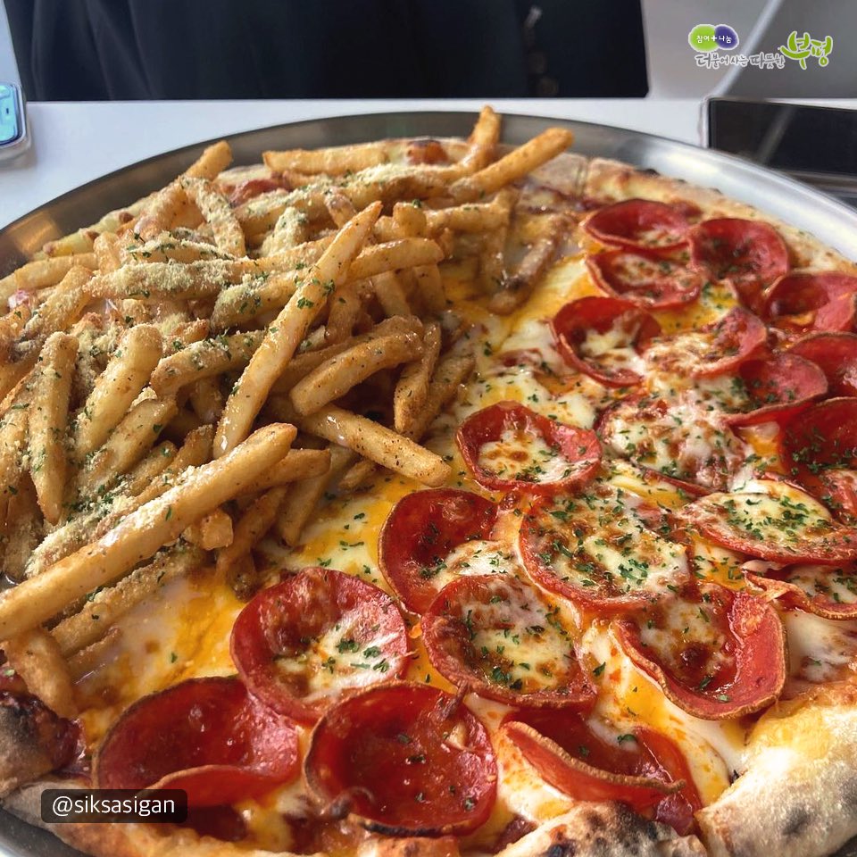withbupyeong's tweet photo. 🍕
행복의 조각을 모아모아〰

이번 주말, 평리단길에서 피자🍕🥤 먹고
천국행 급행열차 #가보자고 ❗❗

3월 셋째주 #평스타그램
min.jin_mom / 6xinty_ / siksasigan / tidbit_viewer / yummy__yummy____j 님의 사진입니다 📸

#부평 #공감부평 #8pcs #평리단길 https://t.co/VmHGiNJJWr