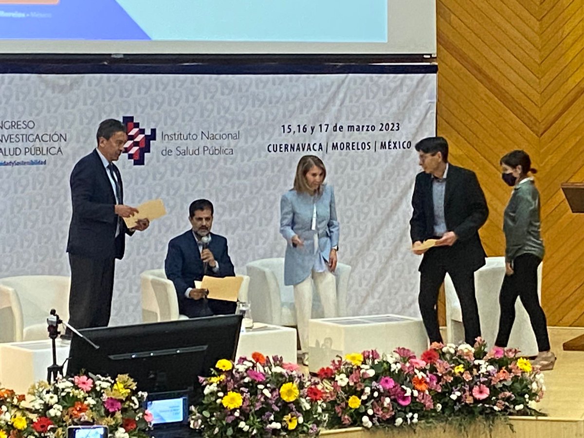 mauhernandez80's tweet photo. Acabó el @CONGISPMx, pero todavía cerró con lo siguiente:
"Primer lugar al mejor cartel en el eje temático -Ambiente sostenible y equidad en salud-"
Felicidades a todo el equipo @sonialhc @GracielaTeruel1 @wilantgomari @mishaunar @Nut_ErikaLozano
#19CONGISP https://t.co/smJmqPrNAi