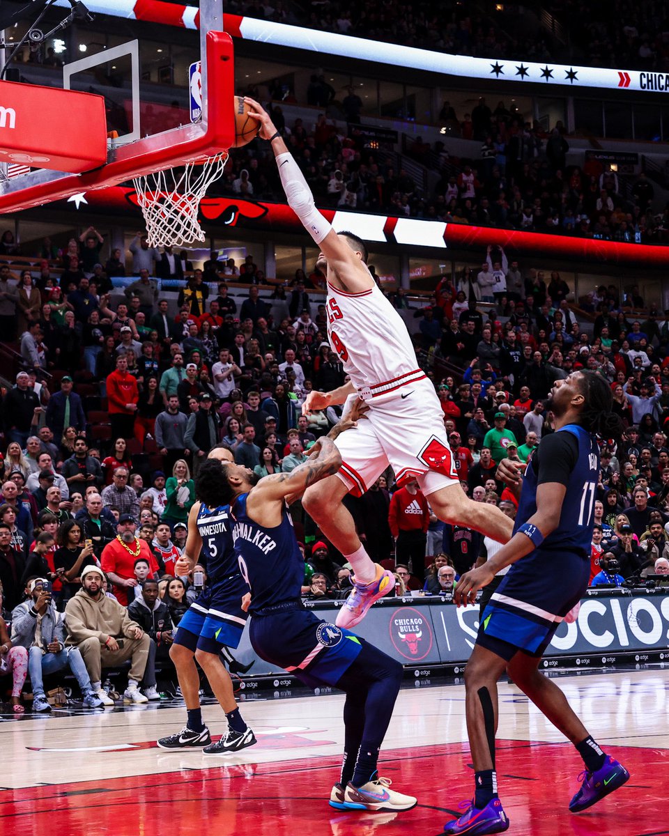 chicagobulls's tweet image. VOOOOOOOOOCH!!

@NikolaVucevic | #BullsNation