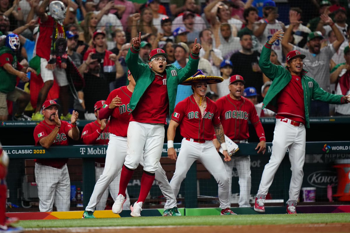 GeneralesdDgo's tweet photo. ¡México avanza a semifinales! 🫡🇲🇽❤️🔥
#MéxicoDeMiSangre #WBC2023 #SomosGenerales https://t.co/ghOz8UusP9