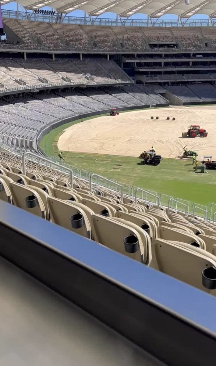 grazinggoat66's tweet photo. Taken less than a hour ago.
Tell me again how this is going to be safe as houses for our 2 WA AFL teams next weekend?
#ThanksEd
#AFL https://t.co/LyQhGB3pmY