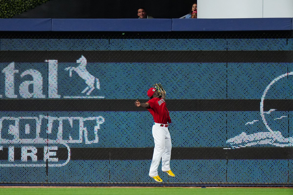 MLBONFOX's tweet photo. easily the best and most shocking game to happen in sports today 😏 https://t.co/7Y2zheKjqv