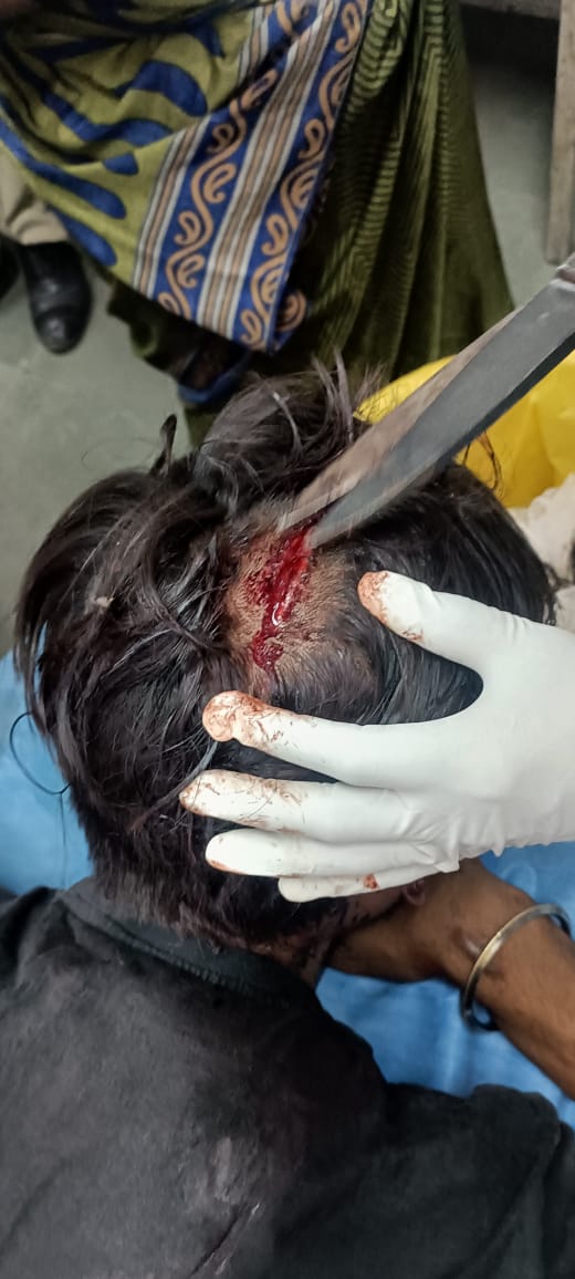 LegalLro's tweet photo. For posting status on Sambhaji Nagar name change; mob of 300 #Jihadi attacked, grievously injured 5, destroyed Rastriya Shriram Sangh office at #Manmad; @SPNashikRural ASP Aniket Bharti, DSP Salve suppressing matter n not registering FIR @Dev_Fadnavis @DGPMaharashtra @NiteshNRane https://t.co/UY8fBqur0G