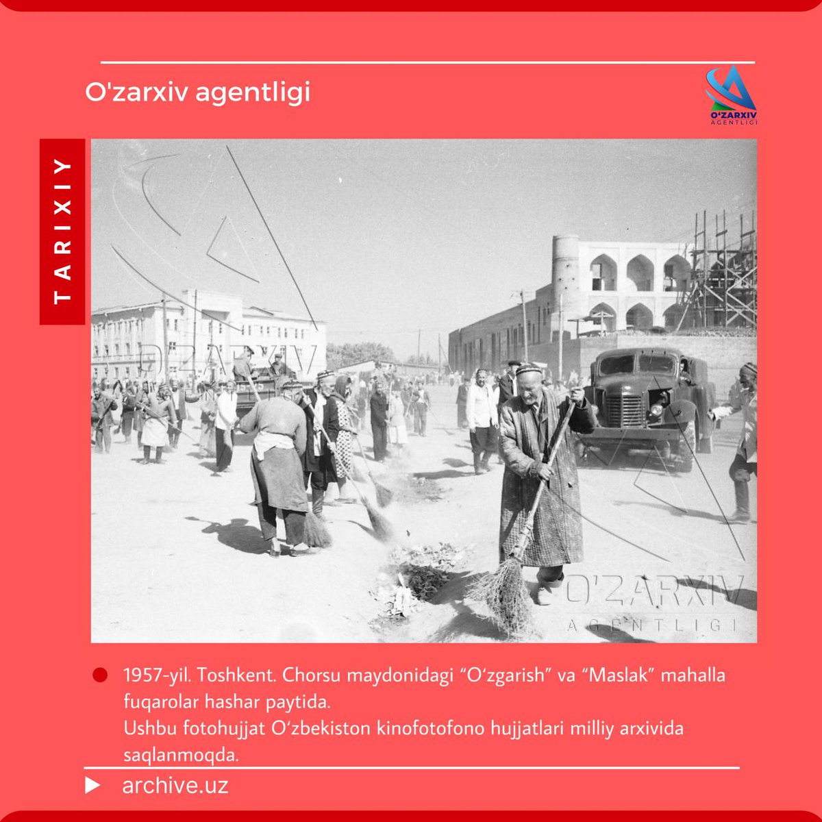 Uzarxiv's tweet photo. #kun_tarixi #hashar #umumxalq_xayriya_hashari
📌2023-yil 18-mart — Umumxalq xayriya hashari kuni!
📝1957-yil. Toshkent. Chorsu maydonidagi “O‘zgarish” va “Maslak” mahalla fuqarolar hashar paytida.
📜Ushbu fotohujjat O‘zbekiston kinofotofono hujjatlari milliy arxivida https://t.co/FNy0c9PTr2