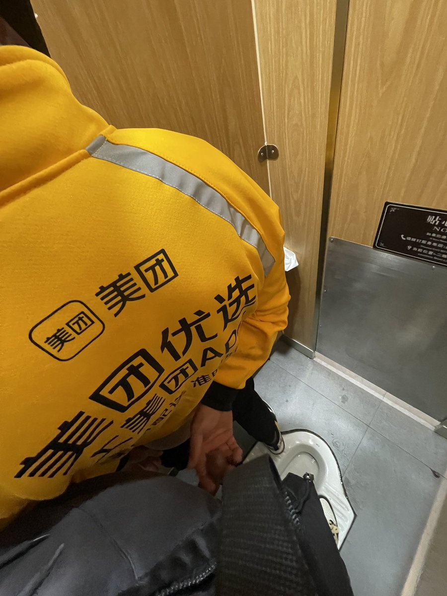 Ludan___'s tweet photo. 外卖小哥说喂完还想吃我的 https://t.co/QX5xk4HzGu