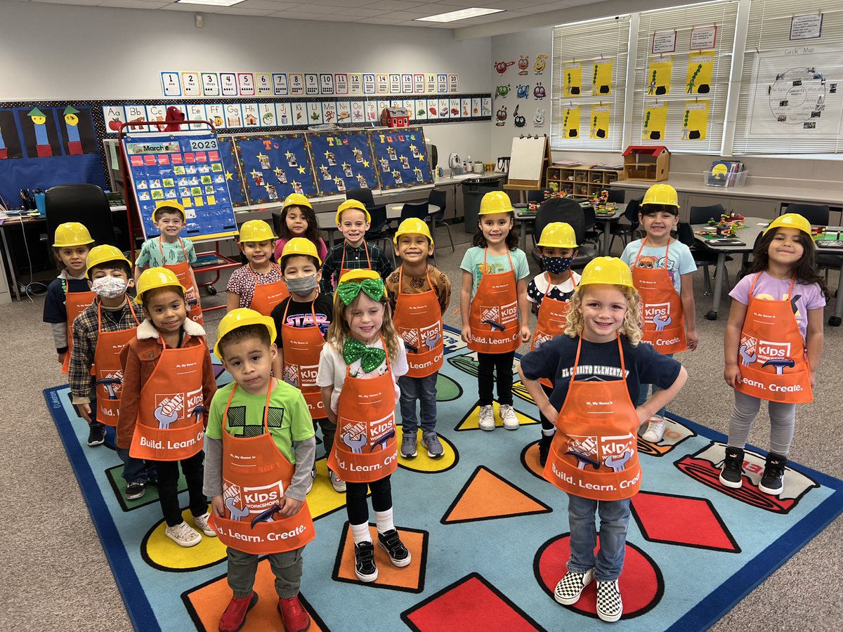 ECTK111's tweet photo. What an amazing Epic Showcase @elcerritolhcsd today! We had such a great turnout! These little construction workers built their dream houses and created and coded a room in their homes on Scratch Jr. @DrAntwonMartin @CodeToTheFuture @svehaug #scottiepride #tinybutmighty https://t.co/6u5hsk10RP
