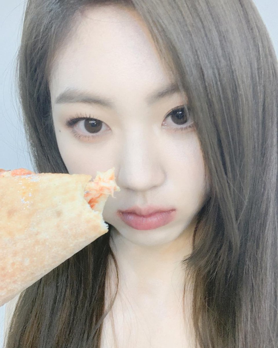 classiccodetwt's tweet photo. Su woof girl favorita se arranco al #𝒍ove𝒍y·𔘓·𝒄omǝ𝒃ack a pasarlo bastante bien porque obviamente no queria perderme en ver a estas 𝙿okeñas and #𝚜tay𝑤ithー𝑐𝑙𝑠𝑛 espero ganarme un beso de parte de todas. 🥹

𝚠𝚘𝚘𝚏-love 𝐁ingo 🧩 https://t.co/QIaTB53dir