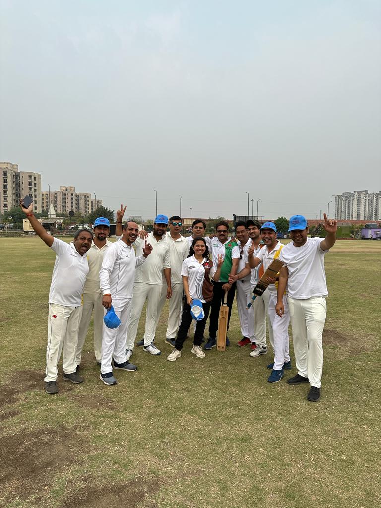 AshishSinghLIVE's tweet photo. And the #RoamingReporters win with superlative batting by @DivyankarTiwari and winning four by @gyanendrat1 https://t.co/9vuhbsmfva
