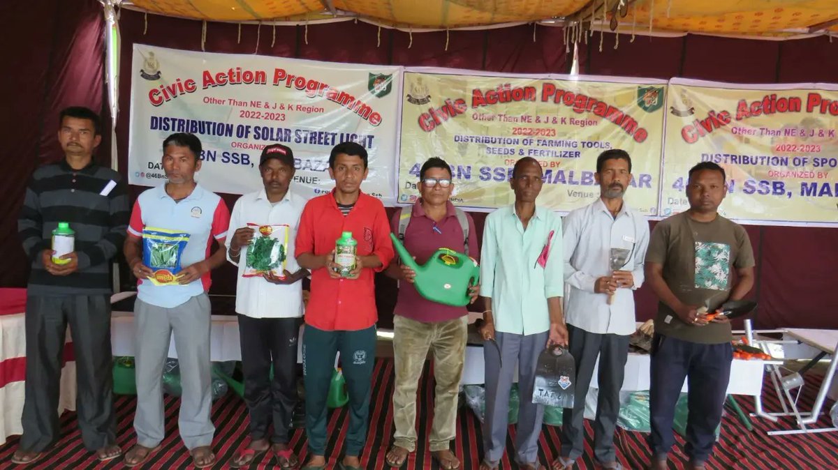 46bnssb_india's tweet image. दिनांक 16.03.2023 को 46 वाहिनी सशस्त्र सीमा बल,मालबाजार के द्वारा नागरिक कल्याण कार्यक्रम 2022-23 के तहत जिम्मेवारी के क्षेत्र कुमाई में   खेल कूद सामग्री, कृषि उपकरण और सोलर स्ट्रीट लाइट वितरण कार्यक्रम का अयोजन किया गया। 
#dgssb
#civicactionprogramme
#ssbftrsiliguri 
#ssbshqjpg