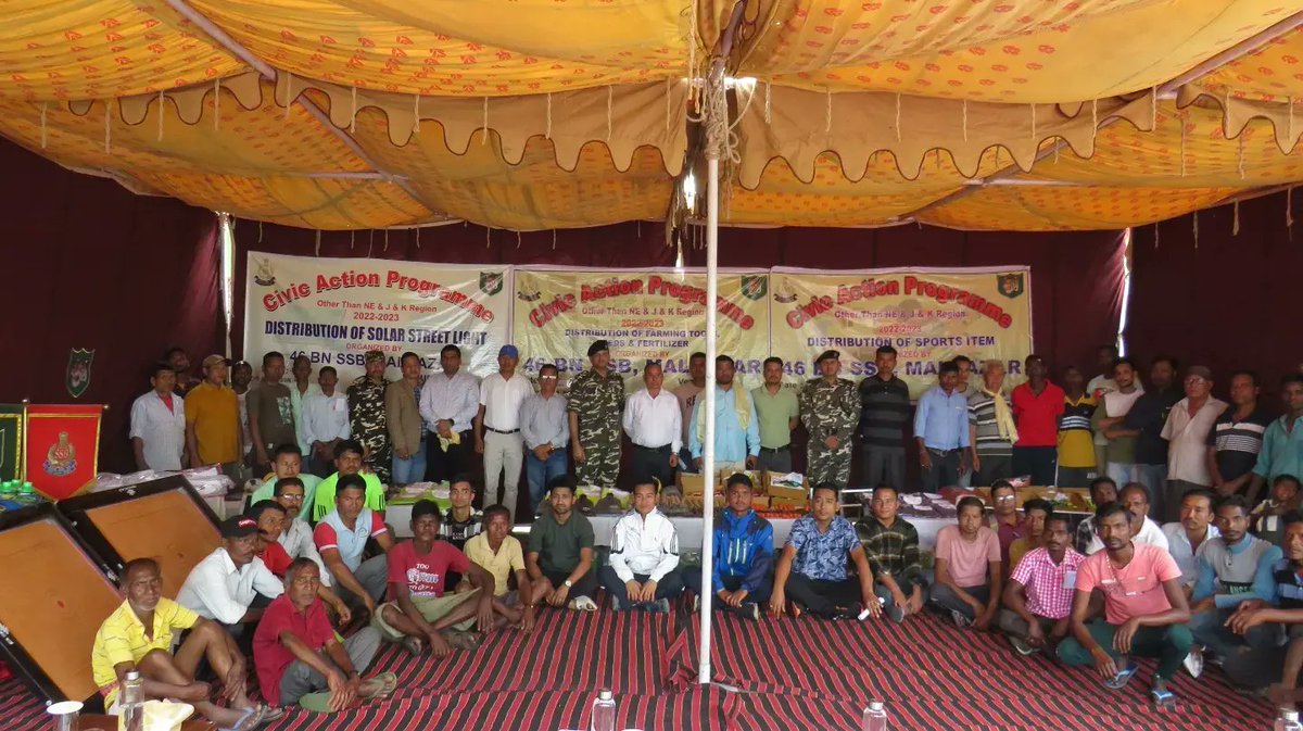 46bnssb_india's tweet image. दिनांक 16.03.2023 को 46 वाहिनी सशस्त्र सीमा बल,मालबाजार के द्वारा नागरिक कल्याण कार्यक्रम 2022-23 के तहत जिम्मेवारी के क्षेत्र कुमाई में   खेल कूद सामग्री, कृषि उपकरण और सोलर स्ट्रीट लाइट वितरण कार्यक्रम का अयोजन किया गया। 
#dgssb
#civicactionprogramme
#ssbftrsiliguri 
#ssbshqjpg