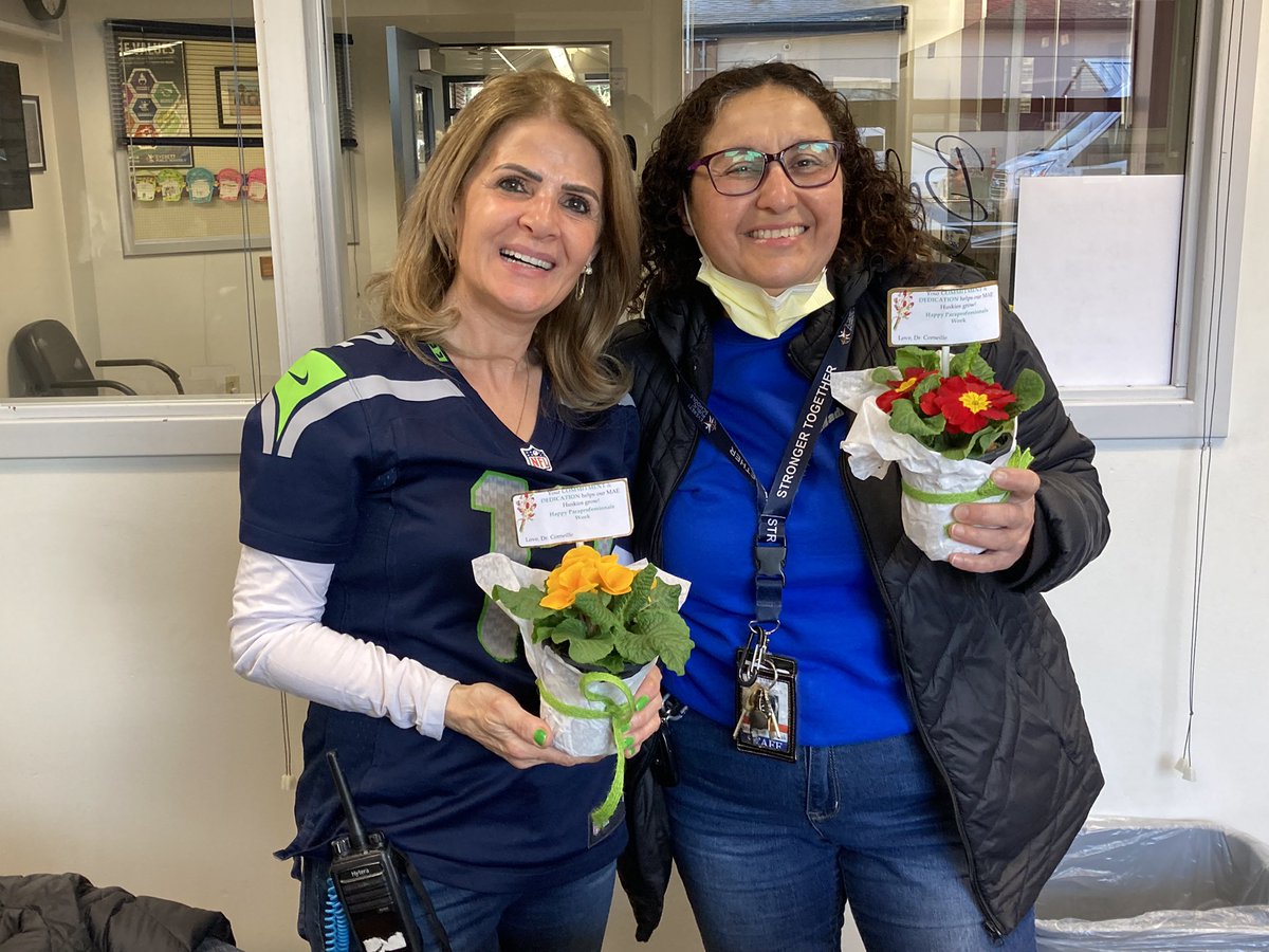 EPS_MadisonES's tweet photo. Our paraprofessionals have a heart of gold. Thank you for your commitment and dedication to making our MAE huskies grow. #paraprofessionalsweek #MAEParasROCK @DrIanBSaltzman @EPS_Region1 https://t.co/yriqNt0H3B