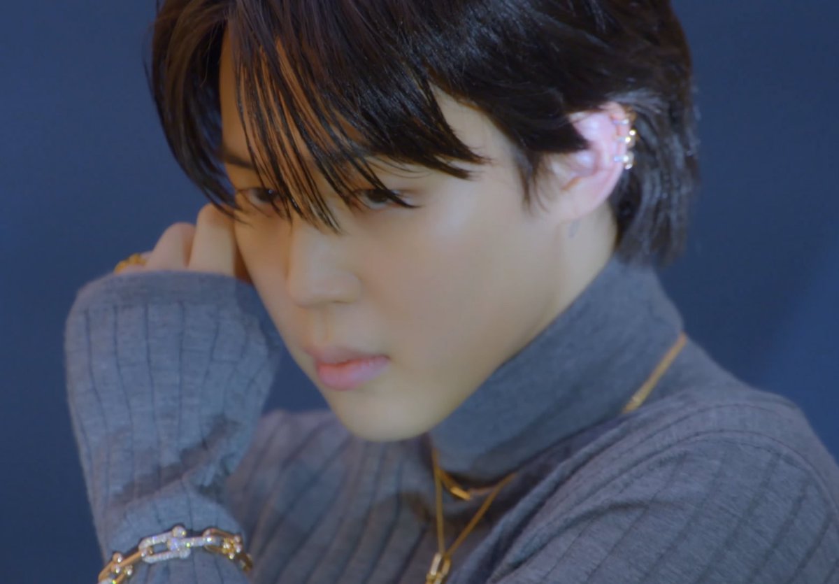 jmnpromise's tweet photo. jimin in turtle neck looks good https://t.co/HZ7QgQqRTd
