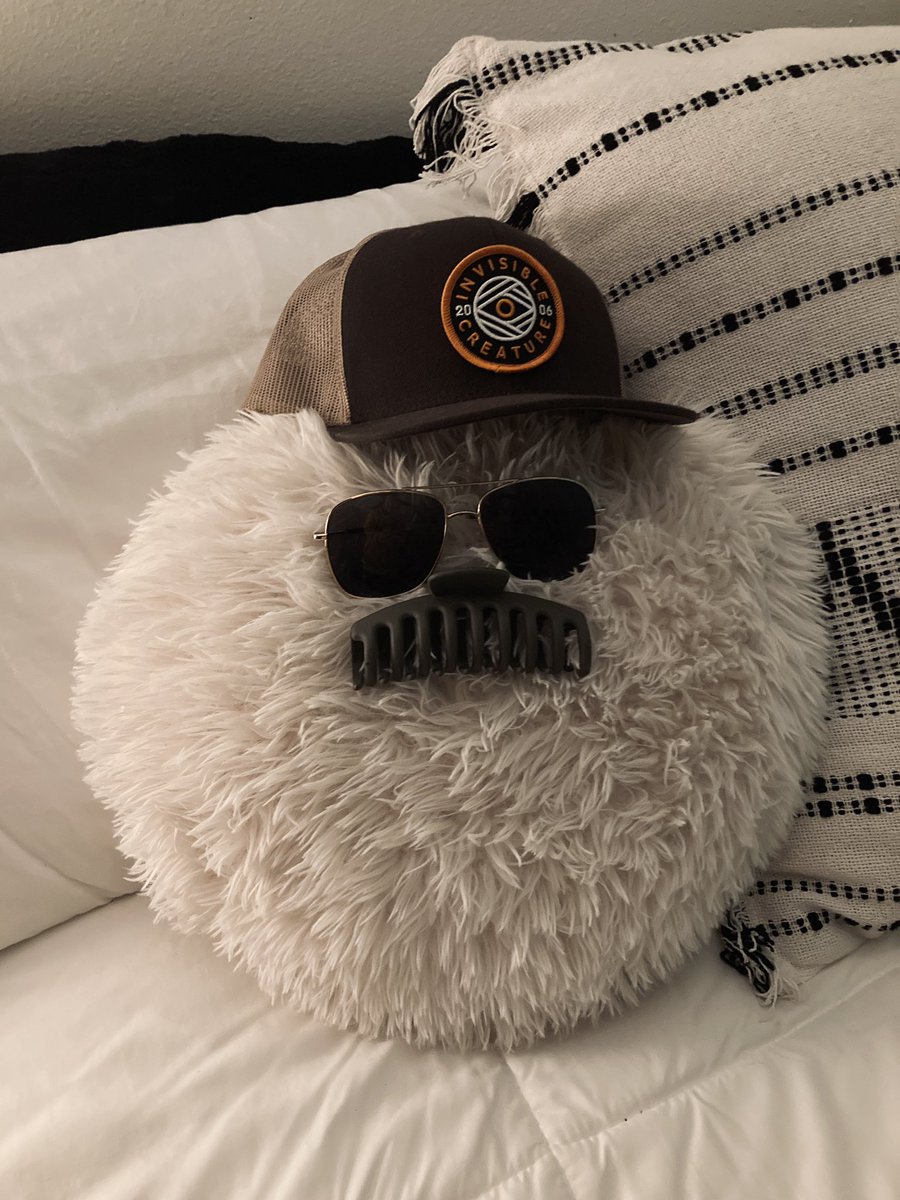 mattkaufenberg's tweet photo. While my daughter was in the bathroom getting ready for bed, I made this funny little dude from random things I found in her room🤣🤷♂️ #WeirdDad https://t.co/jfl6iGEwWS
