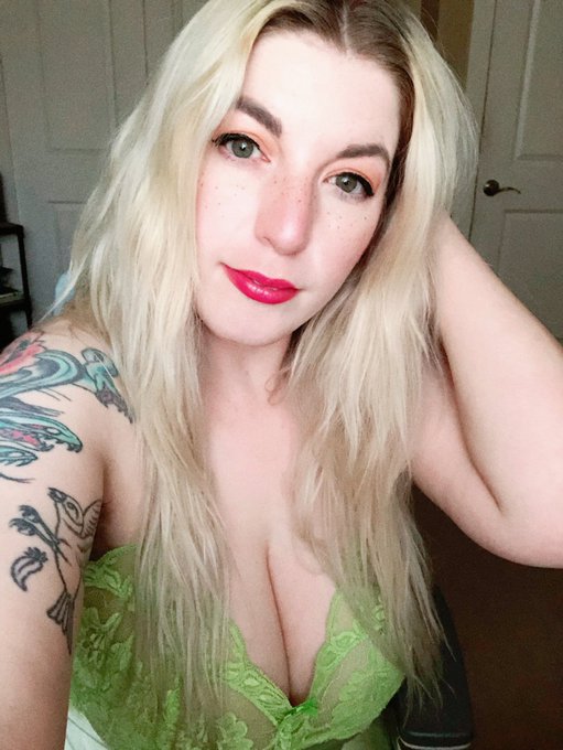 feeling green? ☘️ https://t.co/BYFs4yBYcv<a href="/tag/nsfwgif"class="tags"><span>#nsfwgif</span></a>