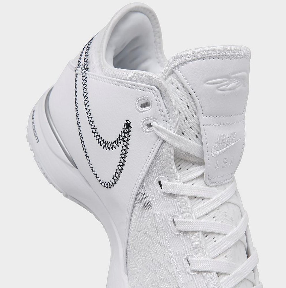 snkr_twitr's tweet photo. Ad: NEW Nike LeBron NXXT Gen 'White/Metallic Silver' dropped here

Finishline https://t.co/ag3gmgn9cz
$15 off w/code WINISHWINE

JDsports https://t.co/Iyt0EQz8tK https://t.co/HnUKr2ooCe