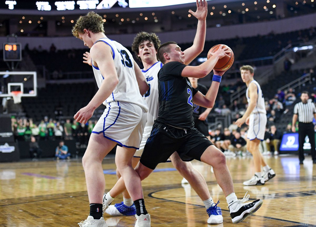 And to finish the night, @sfchoops beat @EPJBoysBB, meaning the Sioux Falls Christian Chargers are headed to tomorrow's championship! See photos from tonight's game here. argusleader.com/picture-galler…