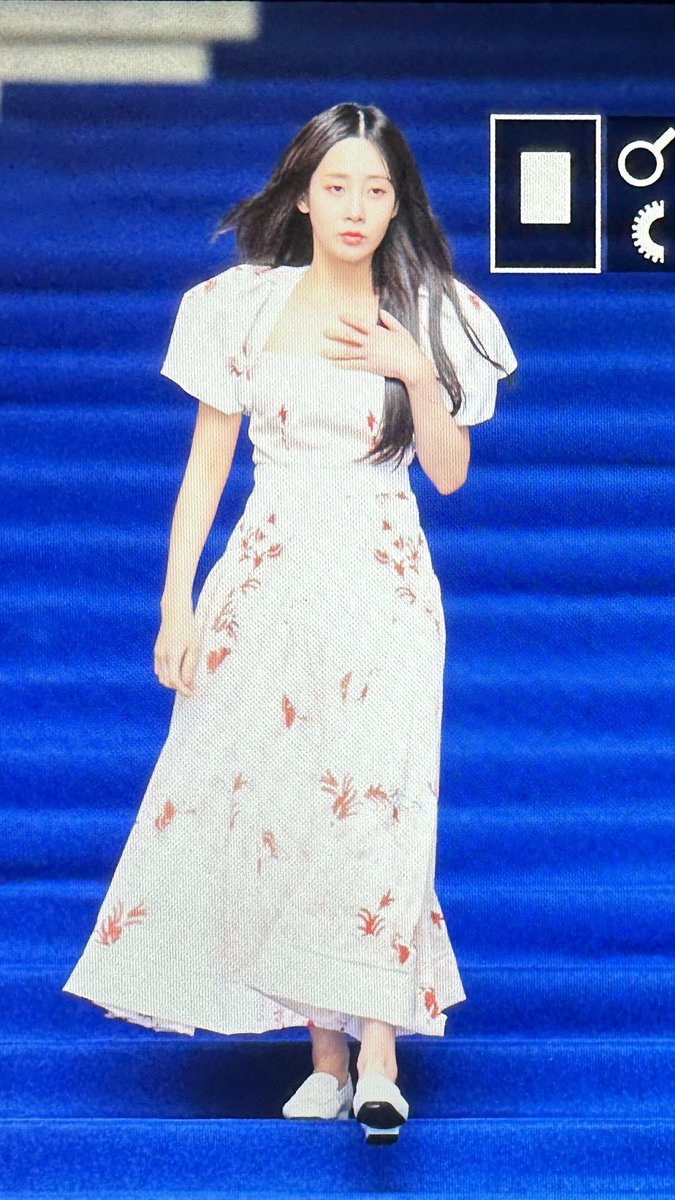 my_Earth8's tweet photo. 230318 서울 패션위크 프리뷰
#Lovelyz #러블리즈 #유지애 #Jiae https://t.co/s52FNwlEJD
