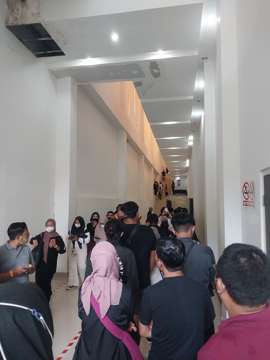 antoenk96's tweet photo. Ada yang disini ? https://t.co/oXGSvDH9lP