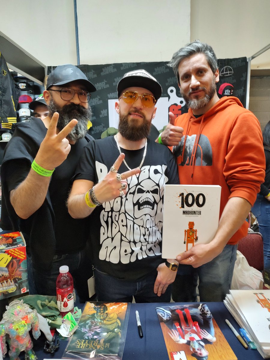 BertMiranda8's tweet photo. Los retropibescdmx con mádhunter en @lamolemx un pibe bien alivianado!! https://t.co/qwn3YtokjR