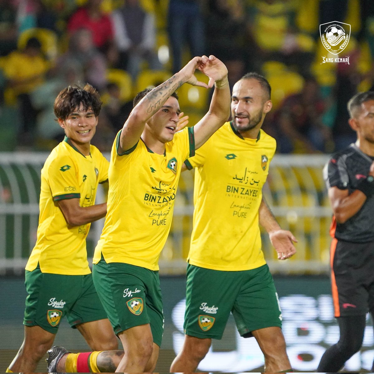 FutbolistasAXEM's tweet photo. #SuperLeague 🇲🇾
Gol de Manuel Hidalgo, titular en el triunfo del @kda_fc, 3-0 sobre #KuchingFA https://t.co/xyzSe0lXUe