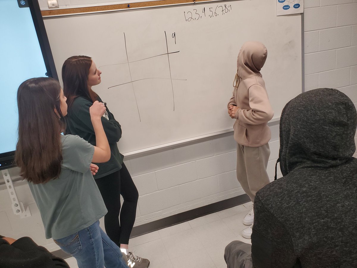 Started off our Friday <a href="/BroadRunHS/">Broad Run HS</a> in @LCPS_Math with some Ultimate Tic Tac Toe. Ss begged to keep playing!