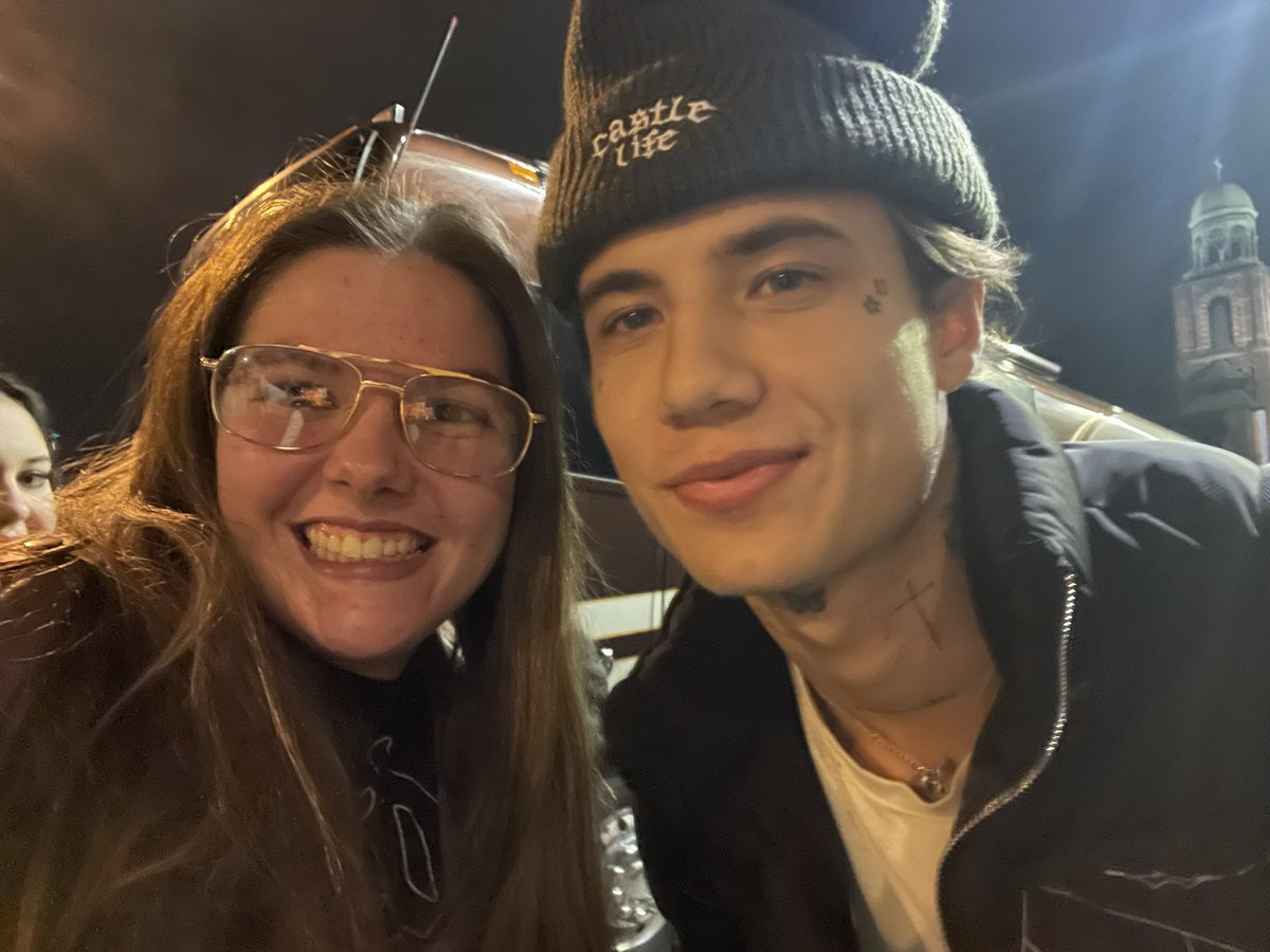 SarahMurphy1509's tweet image. AHHHH @JXDN IS THE NICEST PERSON EVER SO HUMBLE 

HE EVEN SIGNED MY JACKET #jxdnbuffalo