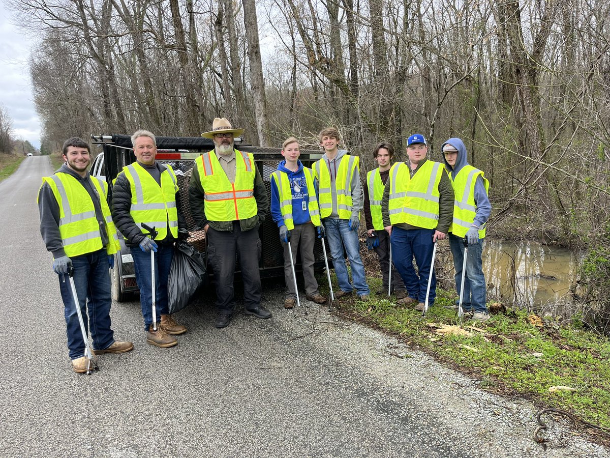 CCSWRD's tweet photo. Thank you to Mrs.Teresa Crouse from Chester County High School and her students for coming to the West TN Recycling Hub and the Solid Waste Department to learn about their environment, why recycling is important, and cleaning up litter. #nobodytrashestn https://t.co/LbRkkGsZ41