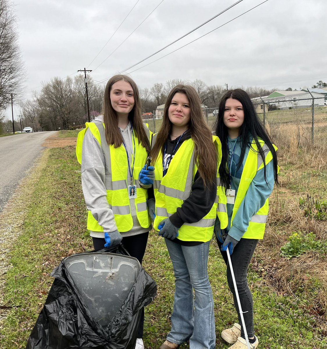 CCSWRD's tweet photo. Thank you to Mrs.Teresa Crouse from Chester County High School and her students for coming to the West TN Recycling Hub and the Solid Waste Department to learn about their environment, why recycling is important, and cleaning up litter. #nobodytrashestn https://t.co/LbRkkGsZ41