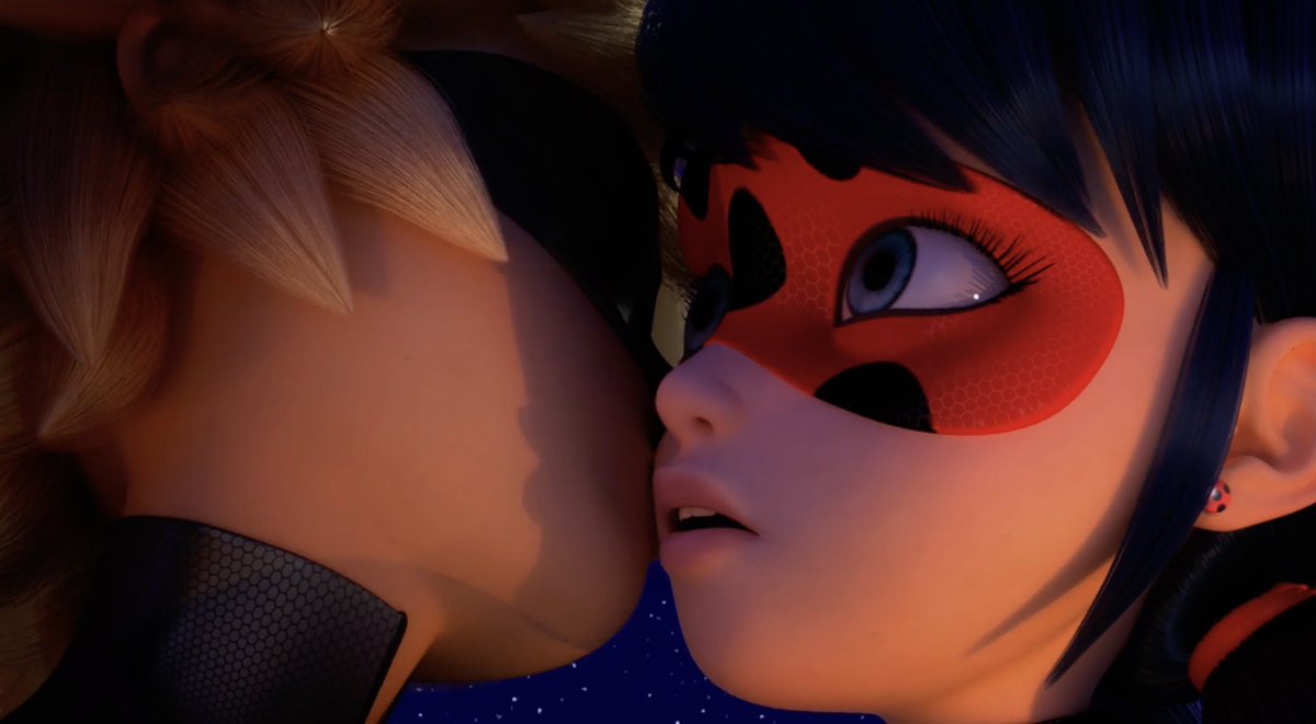 ladyofacat's tweet photo. Season 2 Ladynoir is so powerful https://t.co/9p1fMiRuGo