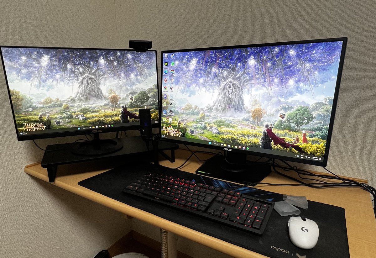 Sheesh! The Color Difference! <3 

(Left monitor is the one ive been using since 2019 <3)

#ASUS #TUFGaming #ASUSTUF