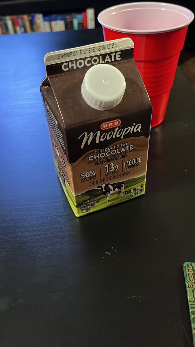 Vermit4's tweet photo. who bright milk to the function https://t.co/1JFvgGLtCI