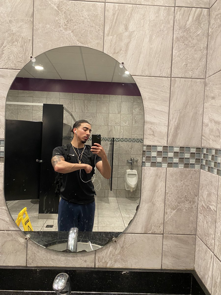 _xdreww's tweet photo. Need a new gym partner https://t.co/dJgE9hh5ER