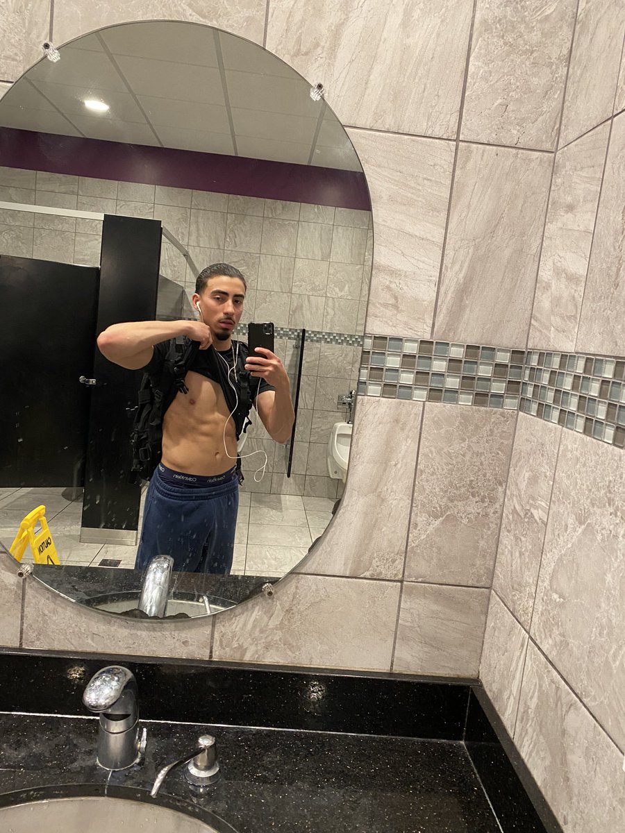 _xdreww's tweet photo. Need a new gym partner https://t.co/dJgE9hh5ER