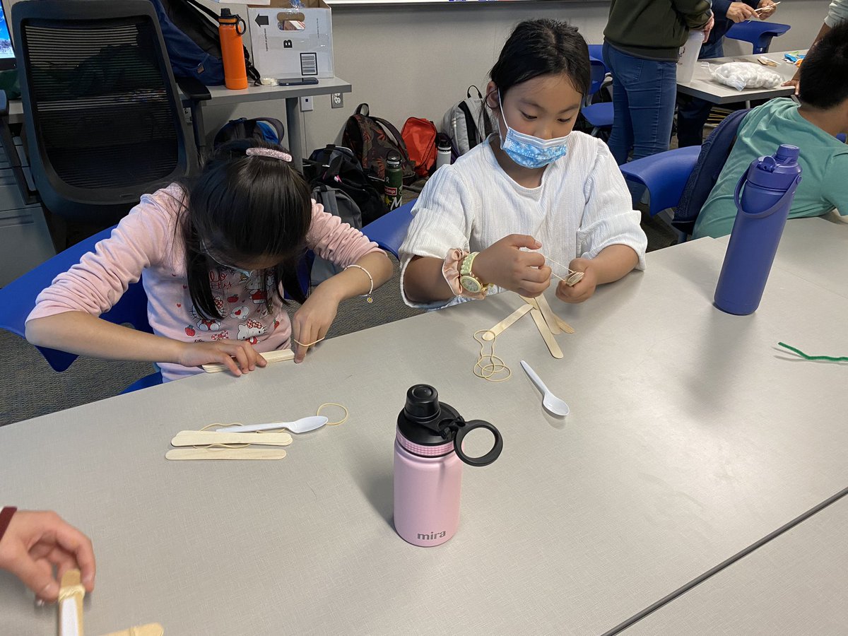 MrsVoong's tweet photo. @shelynsharks students had a blast collaborating with @rowlandhs Maker Space Club to build a catapult. They tested out their catapults by launching cotton into cups. @RowlandSchools @MsTammyHONDA https://t.co/0ydq6XCasM