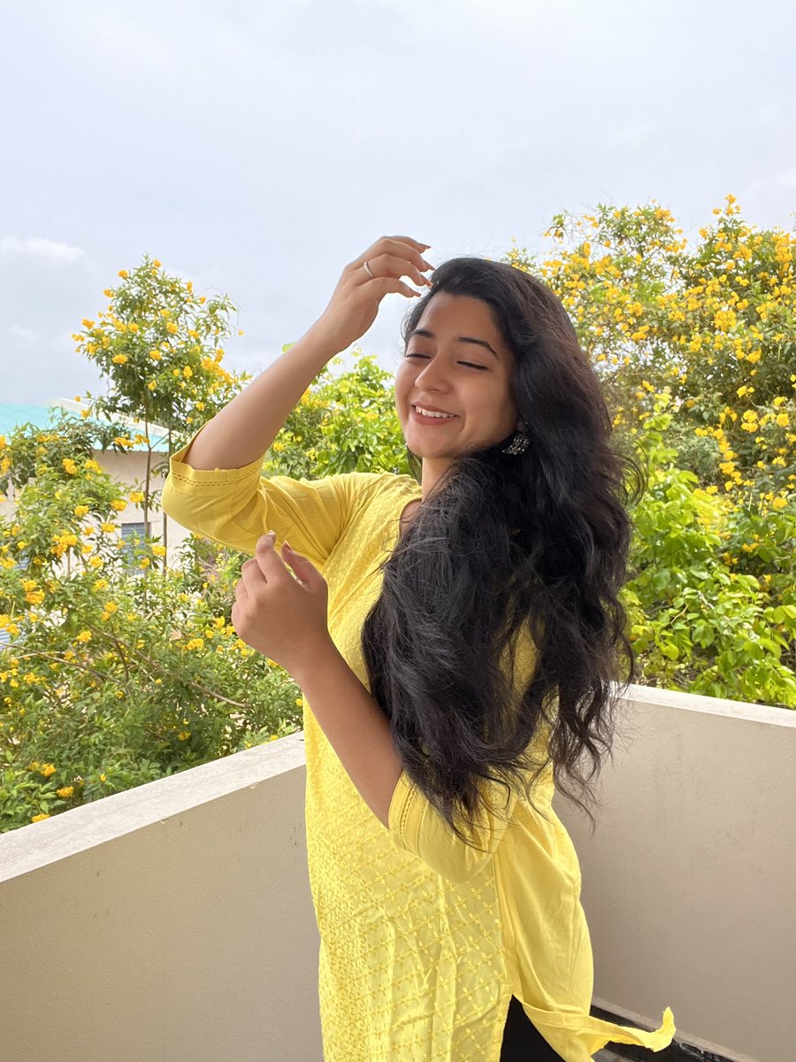 im_ksudha's tweet photo. 💛 https://t.co/KJHaGccbsS