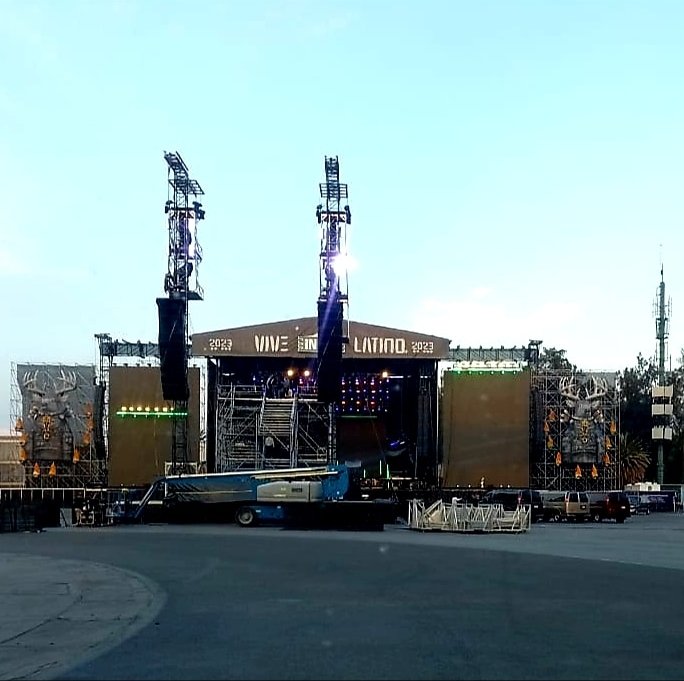 emma_khamel's tweet photo. Listo el escenario del @vivelatino en el #forosol #VL23

Nos vemos mañana sábado 18 y el domingo 19 en el #vivelatino 
✌🏼🤘🏼😎

#vivelatino2023 #escenario #forosolmexico #festival #cultura #musica #rock #iberoamérica #latinoamerica #arte #produccionesgarra 

🎤🎸🎷🥁🎹🎺🎶🎵🔊🖤 https://t.co/WX2MCLbP3p