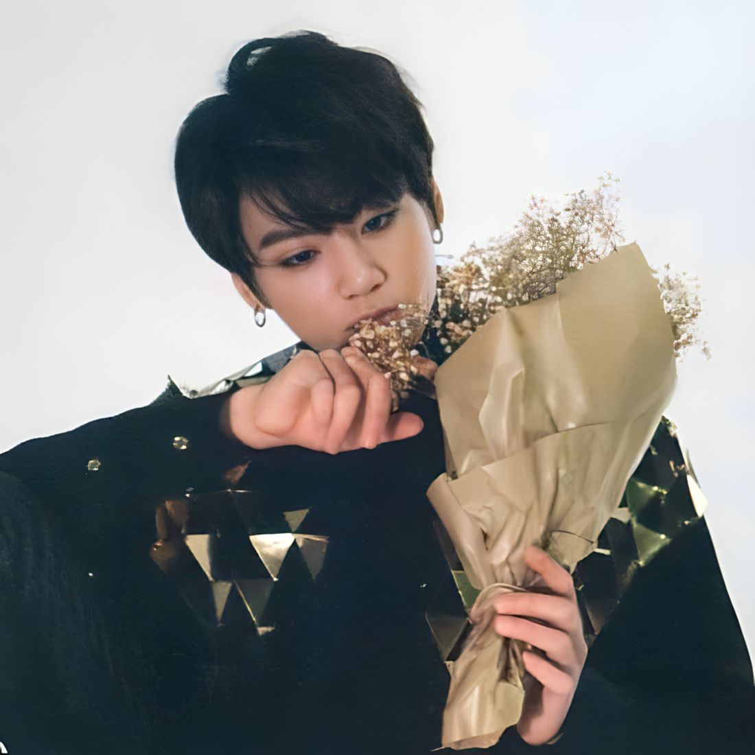 97JKARCHIVES's tweet photo. flowers for you #JUNGKOOK https://t.co/7ywWHclg6q