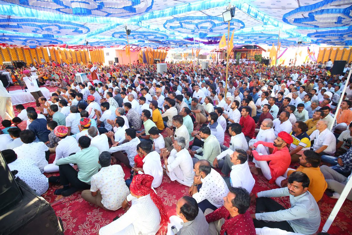 kriparam_ji's tweet photo. मैसूर,(कर्नाटक) में गुरु कृपा सेवा समिति, मैसूर द्वारा आयोजित सप्त दिवसीय श्रीमद् भागवत कथा सानंद विराम हुई...

मैसूर के सभी लोगों ने जो प्रेम दिया उसके लिए सबको साधुवाद 🙏......

चामराजा (मैसूर) के विधायक श्री नागेंद्रा जी ने अपनी उपस्थिति दर्ज कराई.. https://t.co/qMCCBtdaJk