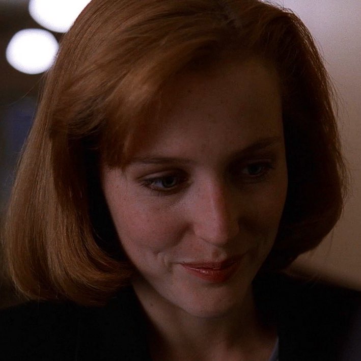 gaycrouton's tweet photo. One of my favorite things about Mulder and Scully is that you’d never be able to predict the context of a given scene from an image alone because their romantic/sexual tension is so overpowering

Look at them, you’d never guess they were just holding their boss at gunpoint https://t.co/RNv4DLVPdo