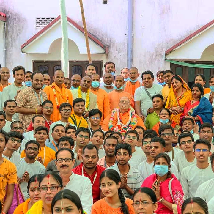 iskcon_dhanbad's tweet photo. Hare Krishna 🙏 
HH Jayapataka Swami Maharaj blessed all Dhanbad devotees by his auspicious association ❤️
@RadharamnDas @JayapatakaSwami https://t.co/OWYXjSuNb2