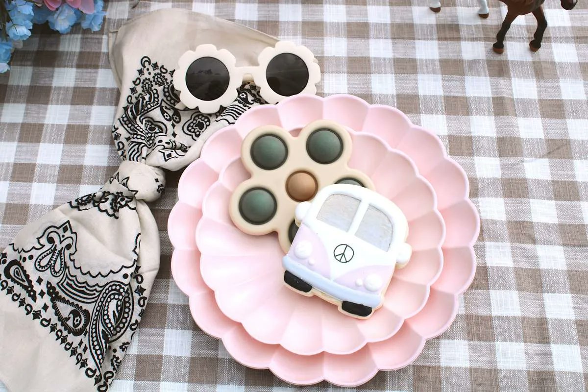 catchmyparty's tweet photo. Don't miss this wonderful hippie rodeo-themed party! The table settings are fantastic! https://t.co/siW87ENqx2 #catchmyparty #partyideas #rodeo #rodeoparty #cowboys #cowgirls #cowgirlparty https://t.co/lJeKPcFIIM