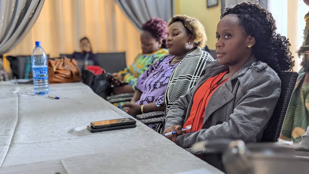 IsabellePendez's tweet photo. La COFEVAM, le sauti ya mama mukongomani et EFIME avons initié une conférence sur différentes thématiques dont, le charisme d'une femme leader, le leadership féminin et l'estime de soi ... Cela a été une journée Riche en découvertes. Merci chères collègues ! https://t.co/IxIQl5i3b2