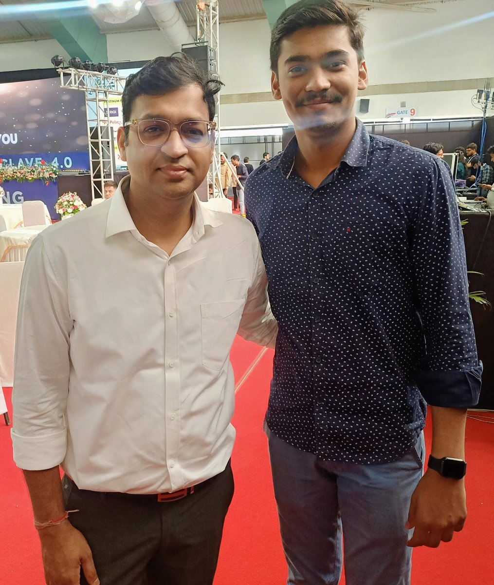 CAVedantShah's tweet photo. At Options Conclave with @vivbajaj
#optionsfuturehai
#jainamconclave https://t.co/Dl6dCcvQ7i
