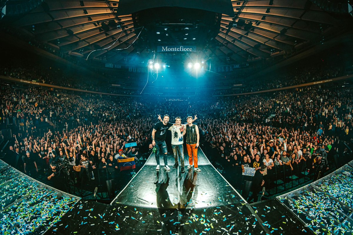 museband's tweet photo. Phenomenal night, New York. Thank you for having us at the world famous Madison Square Garden. 🎉 

📸 • @theworkofjar https://t.co/9I7aWGayT3