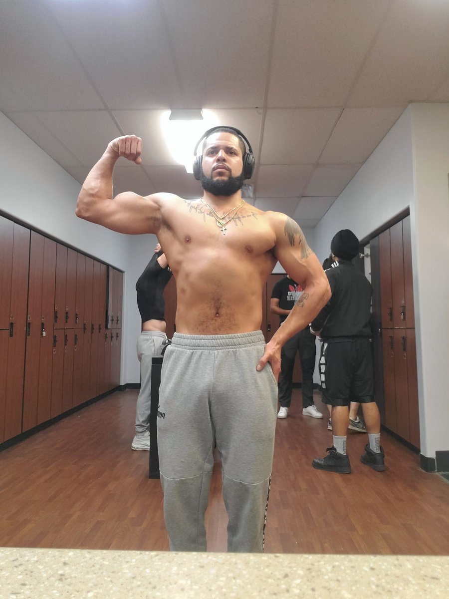 DTLAPPAREL902's tweet photo. #flexfriday  check out  the gear at https://t.co/oSqjnY2prc https://t.co/SfX2GaVmG1