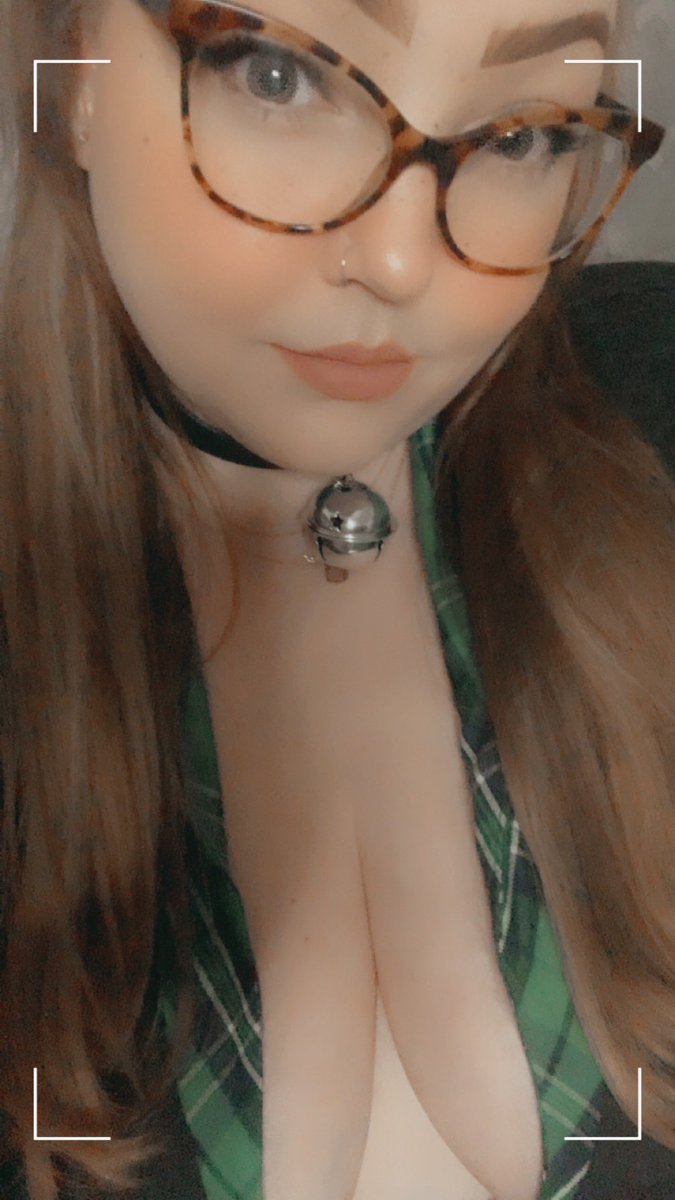 hazelshigh's tweet photo. Happy St Patrick’s day! 
They day of my people
Binge drinkers!!
Cum join me! 
https://t.co/CB4LgQrcKn https://t.co/qDS8tmqbHR
