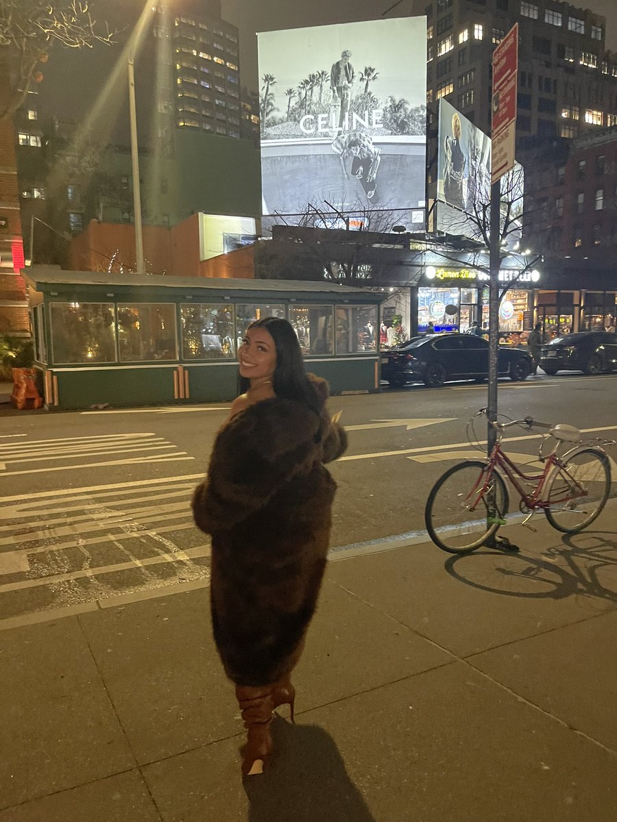 lauren_tamia's tweet photo. 🌃 https://t.co/8drgyPqNT3