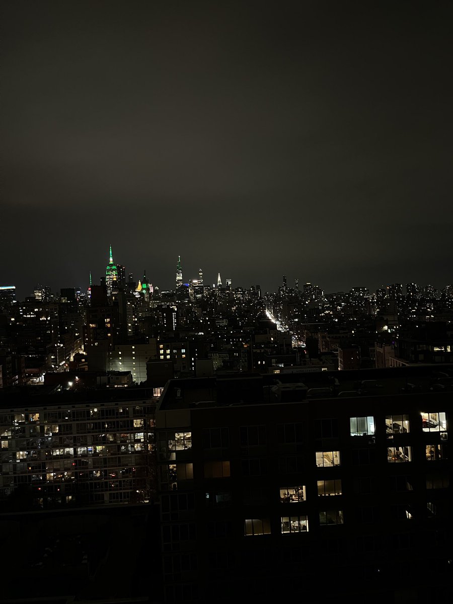 lauren_tamia's tweet photo. 🌃 https://t.co/8drgyPqNT3
